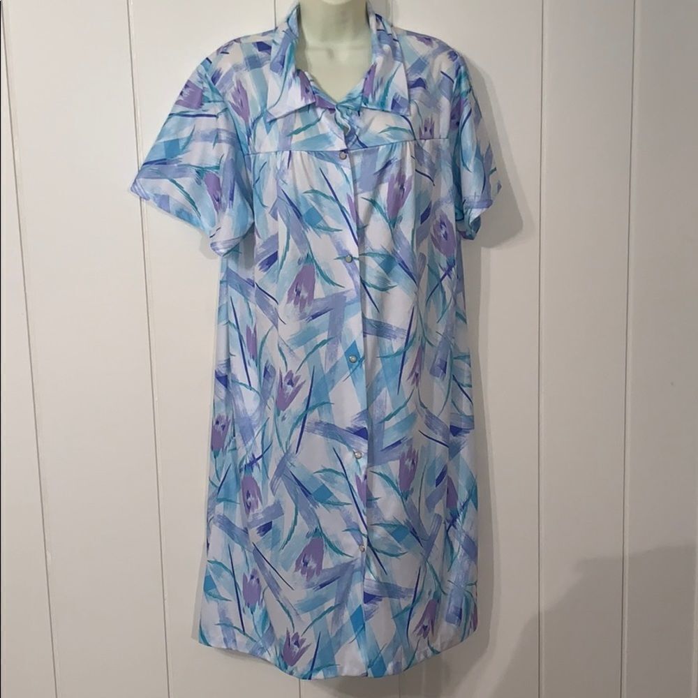 Vtg 70s Suzy‎ polyester snap up robe/house coat
